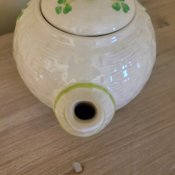 🍀Celtic Classics Stoneware Shamrock Clover with Basket Weave Design Teapot - Picture 5 of 14